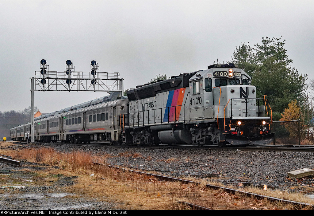 NJT 4100 on 1213